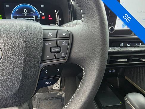 Used 2025 Toyota Camry SE FWD image 19