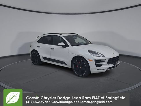 Used 2018 Porsche Macan GTS AWD/4WD image 3