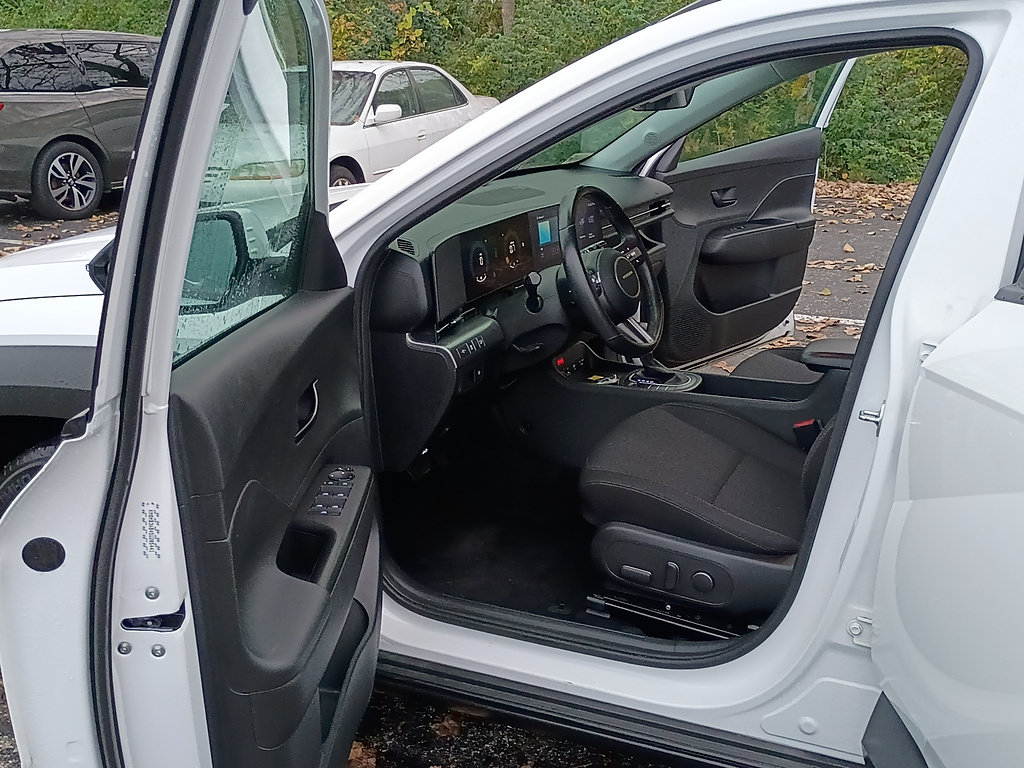 Used 2025 Hyundai Kona SEL FWD image 11
