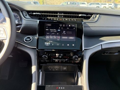 New 2025 Jeep Grand Cherokee Laredo X w/ Luxury Tech Group I image 22