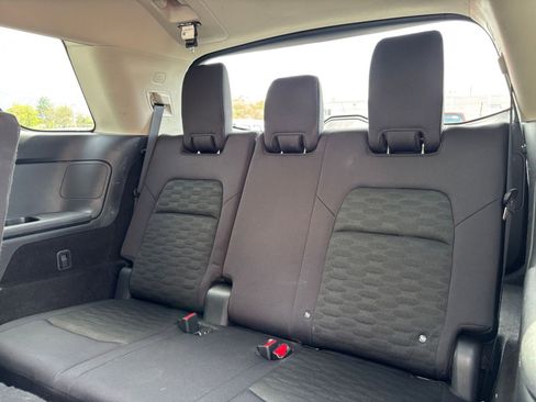 Used 2025 Nissan Pathfinder SV AWD/4WD image 31