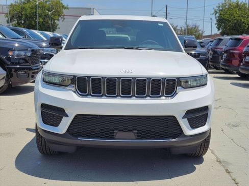 New 2026 Jeep Grand Cherokee Laredo RWD image 2