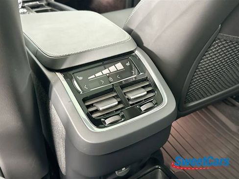 Used 2025 Volvo XC90 B6 Ultra w/ Protection Package Premier image 37