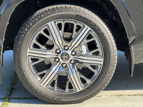 Used 2023 Toyota Sequoia Capstone AWD/4WD image 27