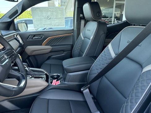 New 2026 GMC Canyon Denali w/ LPO, Black Badging Package AWD/4WD image 5