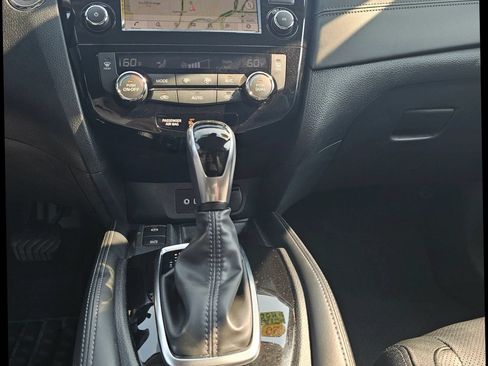 Used 2020 Nissan Rogue SL w/ Premium Package AWD/4WD image 27