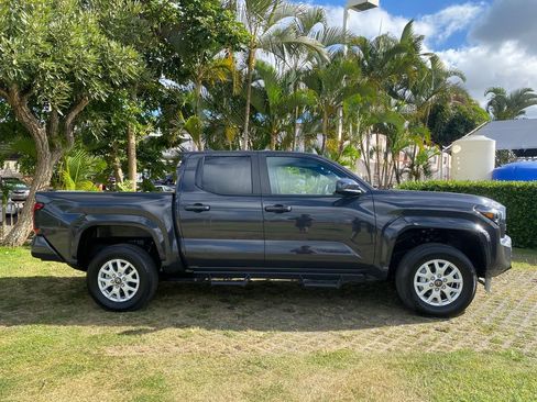 Used 2025 Toyota Tacoma SR5 AWD/4WD image 26