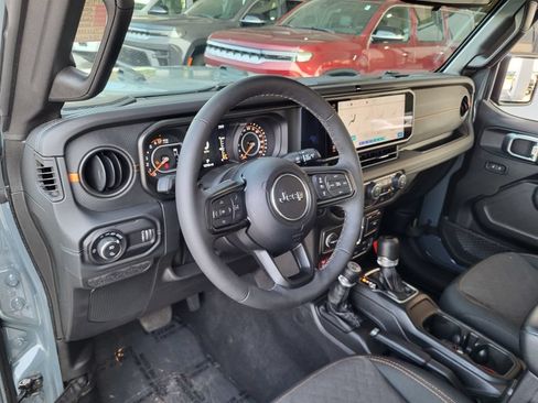 Used 2026 Jeep Gladiator Mojave AWD/4WD image 9