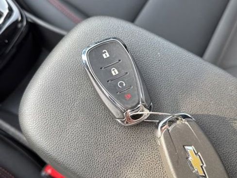 Used 2024 Chevrolet Trax RS w/ Sunroof Package image 33