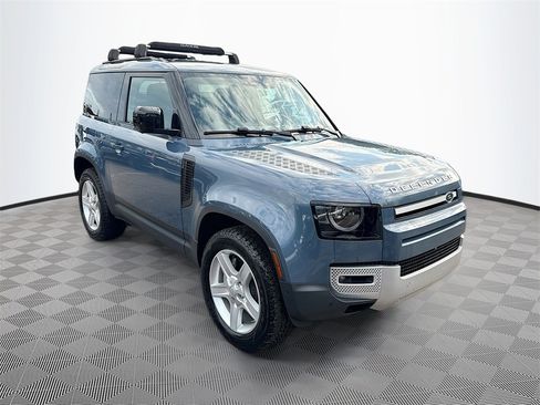 Used 2023 Land Rover Defender 90 SE image 4