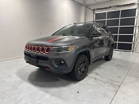 Used 2023 Jeep Compass Trailhawk w/ Trailhawk Elite Group AWD/4WD image 2
