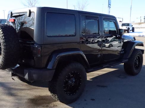 Used 2018 Jeep Wrangler Unlimited Sahara w/ Connectivity Group image 8