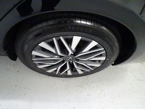 Used 2024 Nissan Altima 2.5 SV FWD image 25