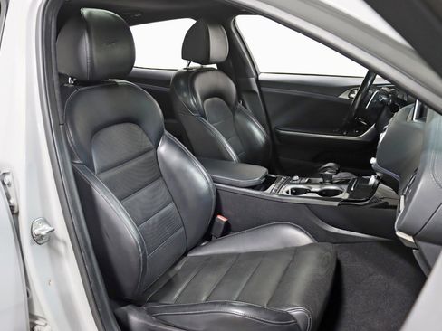 Used 2018 Kia Stinger GT2 image 27