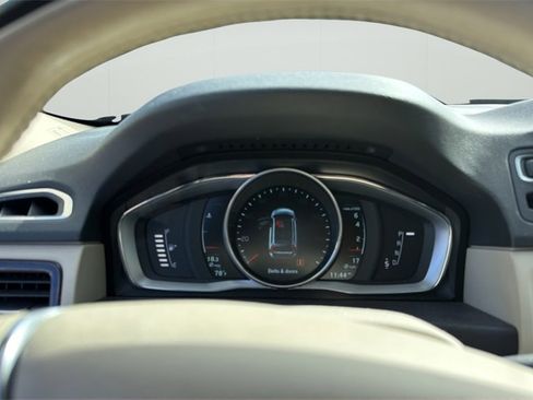 Used 2015 Volvo XC70 T6 Platinum image 9