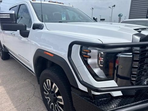 Used 2024 GMC Sierra 2500 Denali Ultimate w/ Max Trailering Package AWD/4WD image 2