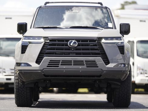 Used 2025 Lexus GX 550 w/ Accessory Package (2T) AWD/4WD image 39