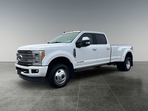 Used 2019 Ford F350 Platinum w/ Platinum Ultimate Package image 4