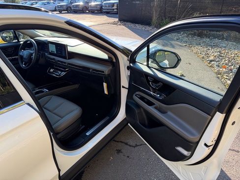 New 2026 Lincoln Corsair Reserve image 11