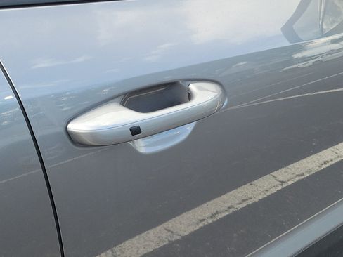 Used 2025 Kia Niro EX image 9