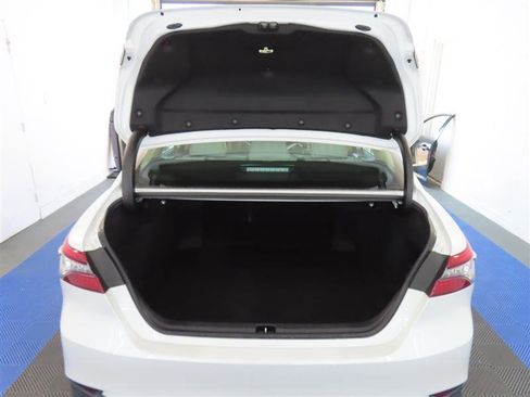 Used 2021 Toyota Camry XLE FWD image 12