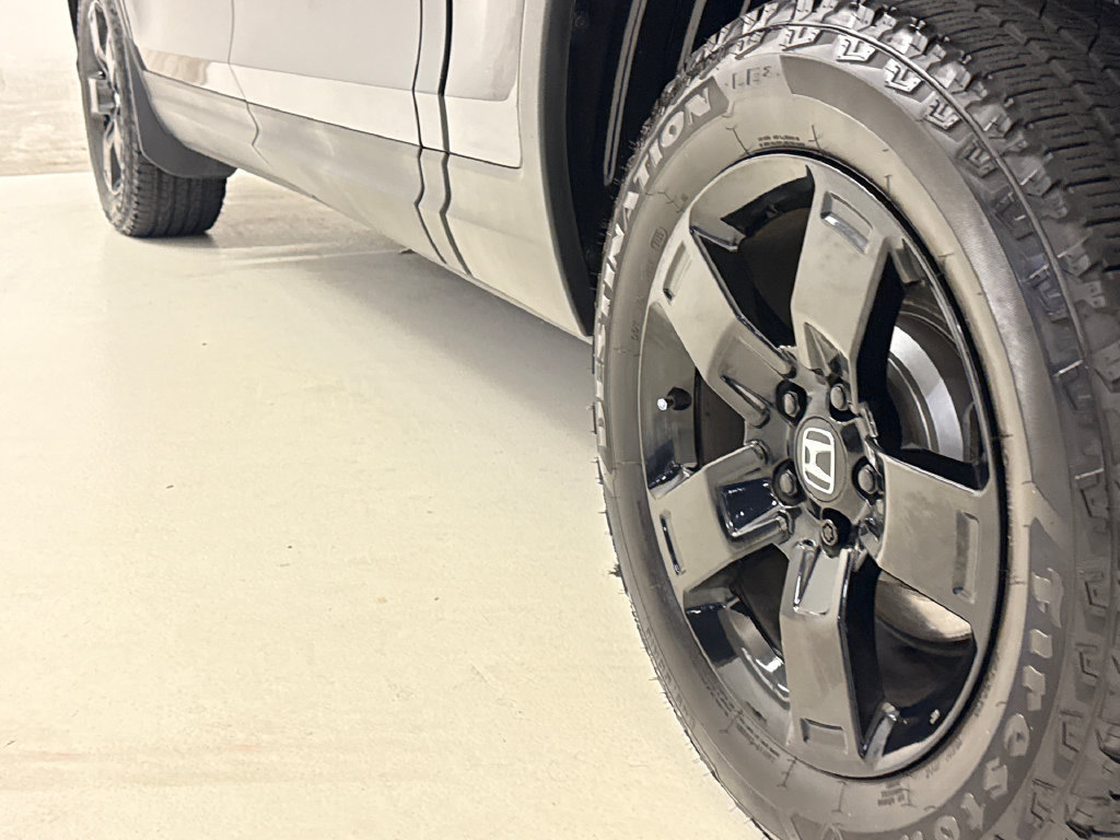 Certified 2025 Honda Ridgeline Black Edition image 10