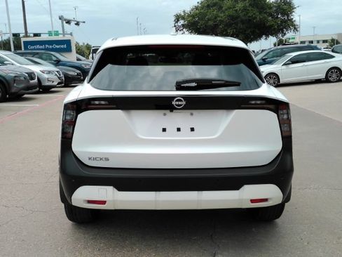 Used 2025 Nissan Kicks SV FWD image 7
