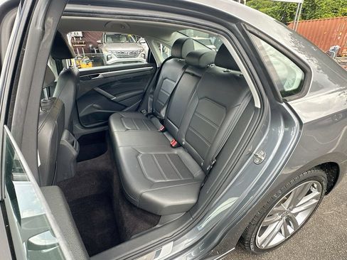 Used 2018 Volkswagen Passat 2.0T R-Line w/ R-Line Lighting Package FWD image 23