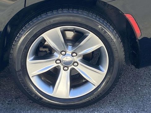 Used 2017 Dodge Charger SXT image 7