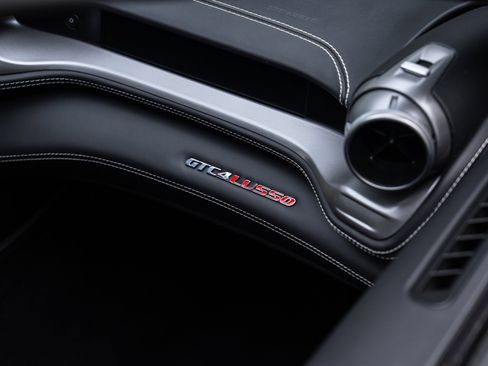 Used 2018 Ferrari GTC4Lusso image 36