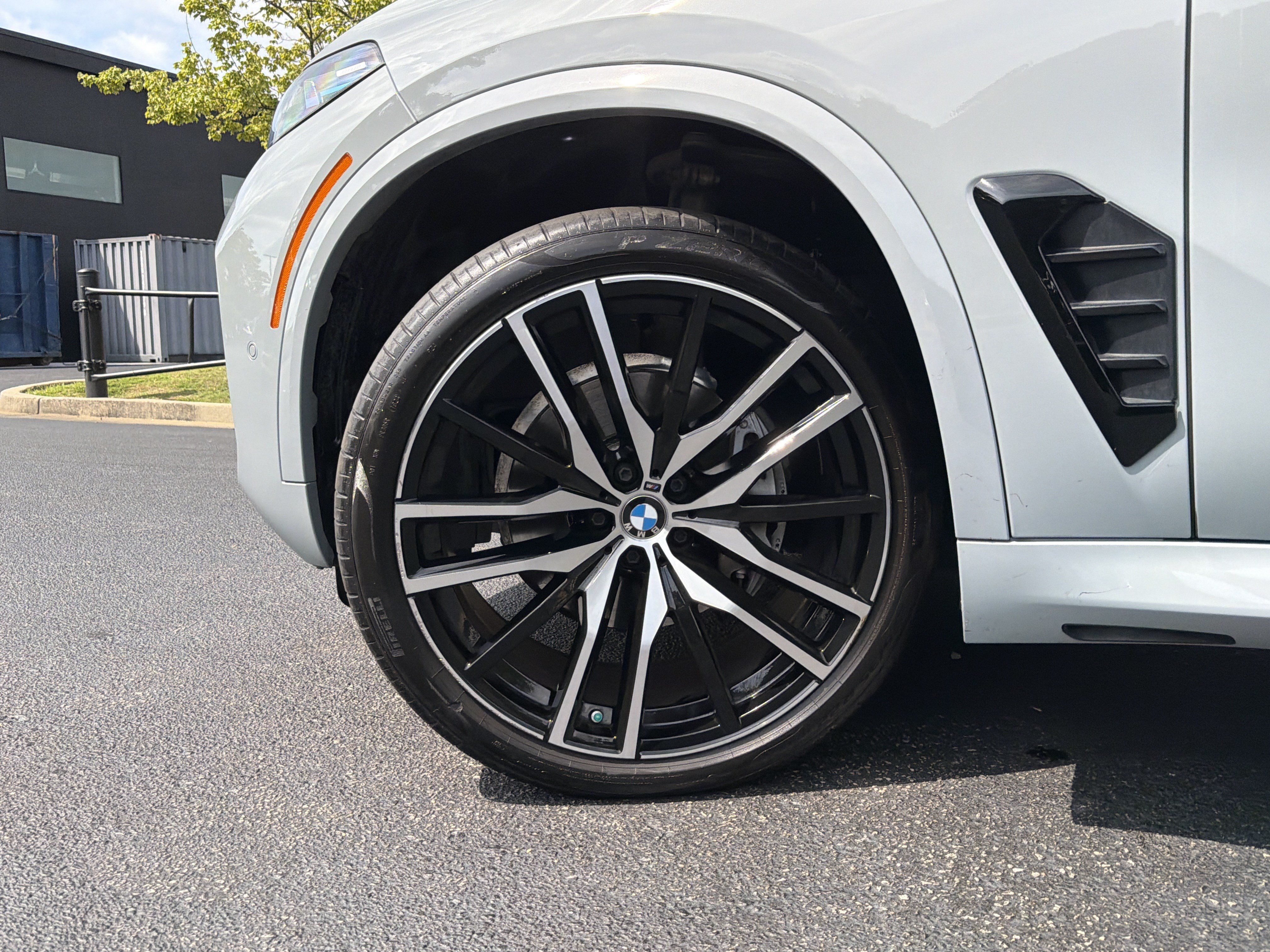 Used 2025 BMW X5 sDrive40i w/ M Sport Package RWD image 15