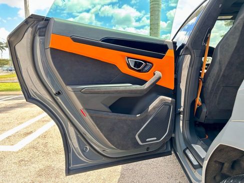 Used 2024 Lamborghini Urus S AWD/4WD image 21