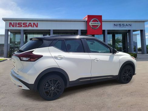 Used 2023 Nissan Kicks SR FWD image 2