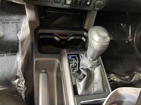 Used 2018 Toyota Tacoma TRD Sport w/ Technology Package AWD/4WD image 20