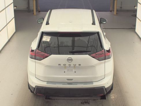 Used 2025 Nissan Rogue SV FWD image 4