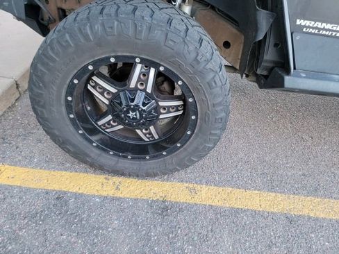 Used 2014 Jeep Wrangler Unlimited Rubicon w/ Connectivity Group AWD/4WD image 9