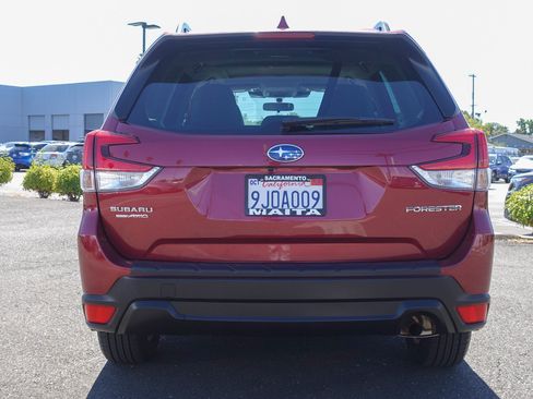 Certified 2023 Subaru Forester Premium AWD/4WD image 6