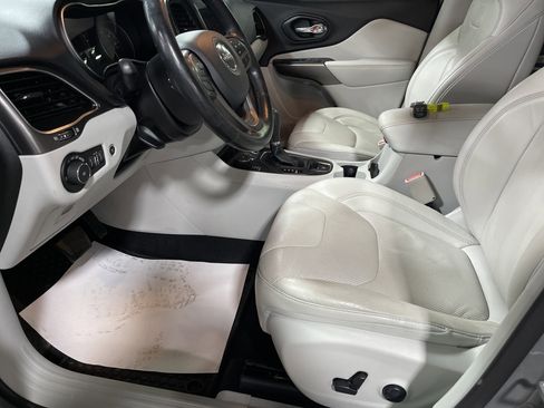 Used 2020 Jeep Cherokee Latitude Lux w/ Comfort/Convenience Group image 11