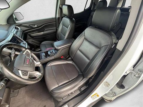 Used 2023 GMC Acadia SLT image 16