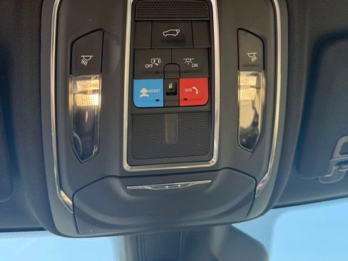 Used 2023 Jeep Grand Cherokee Limited AWD/4WD image 23