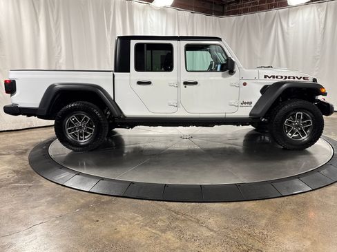 Used 2026 Jeep Gladiator Mojave AWD/4WD image 6