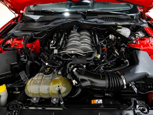 Used 2018 Ford Mustang GT Premium RWD image 40
