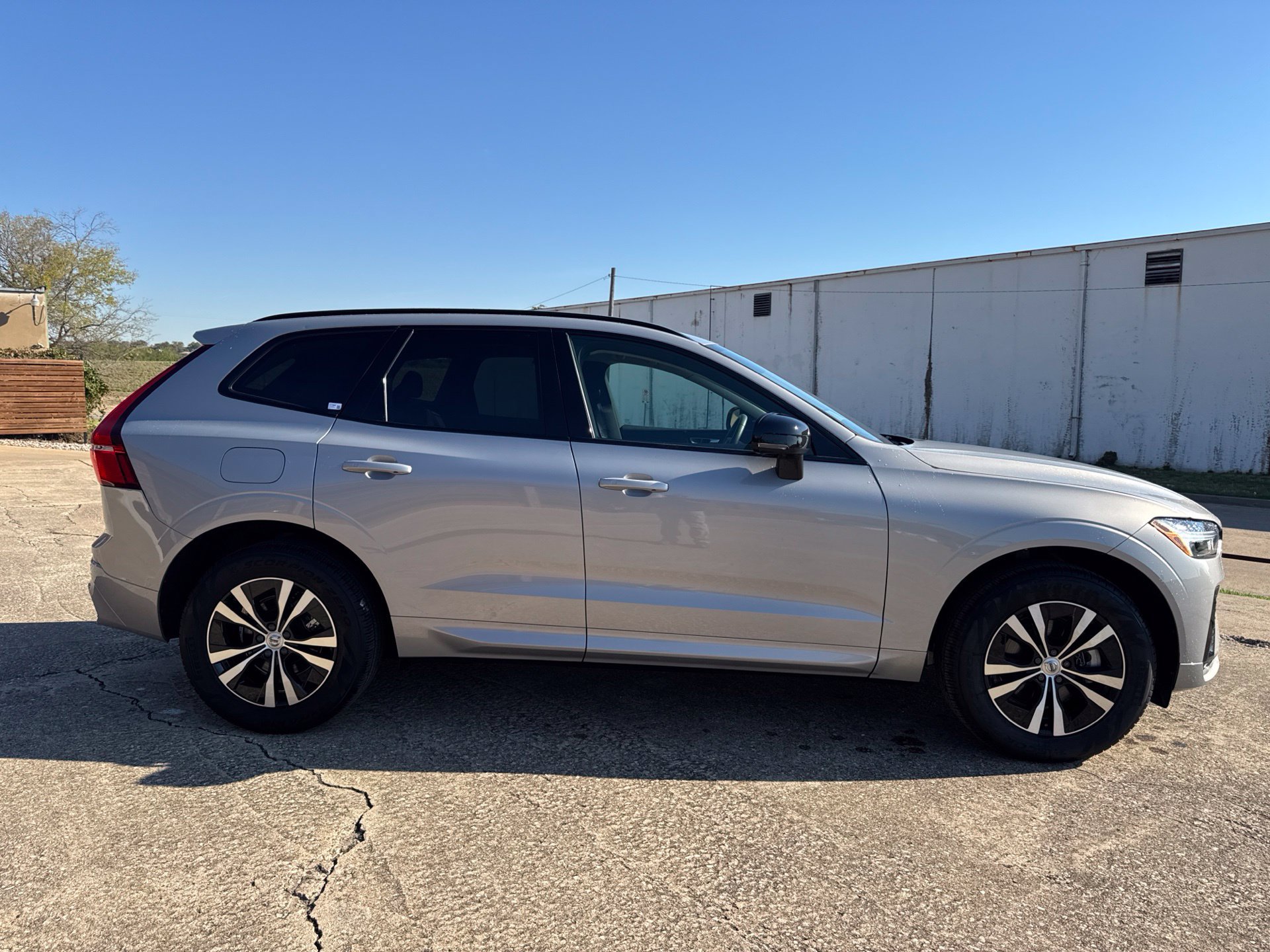 Used 2024 Volvo XC60 B5 Core AWD/4WD image 4