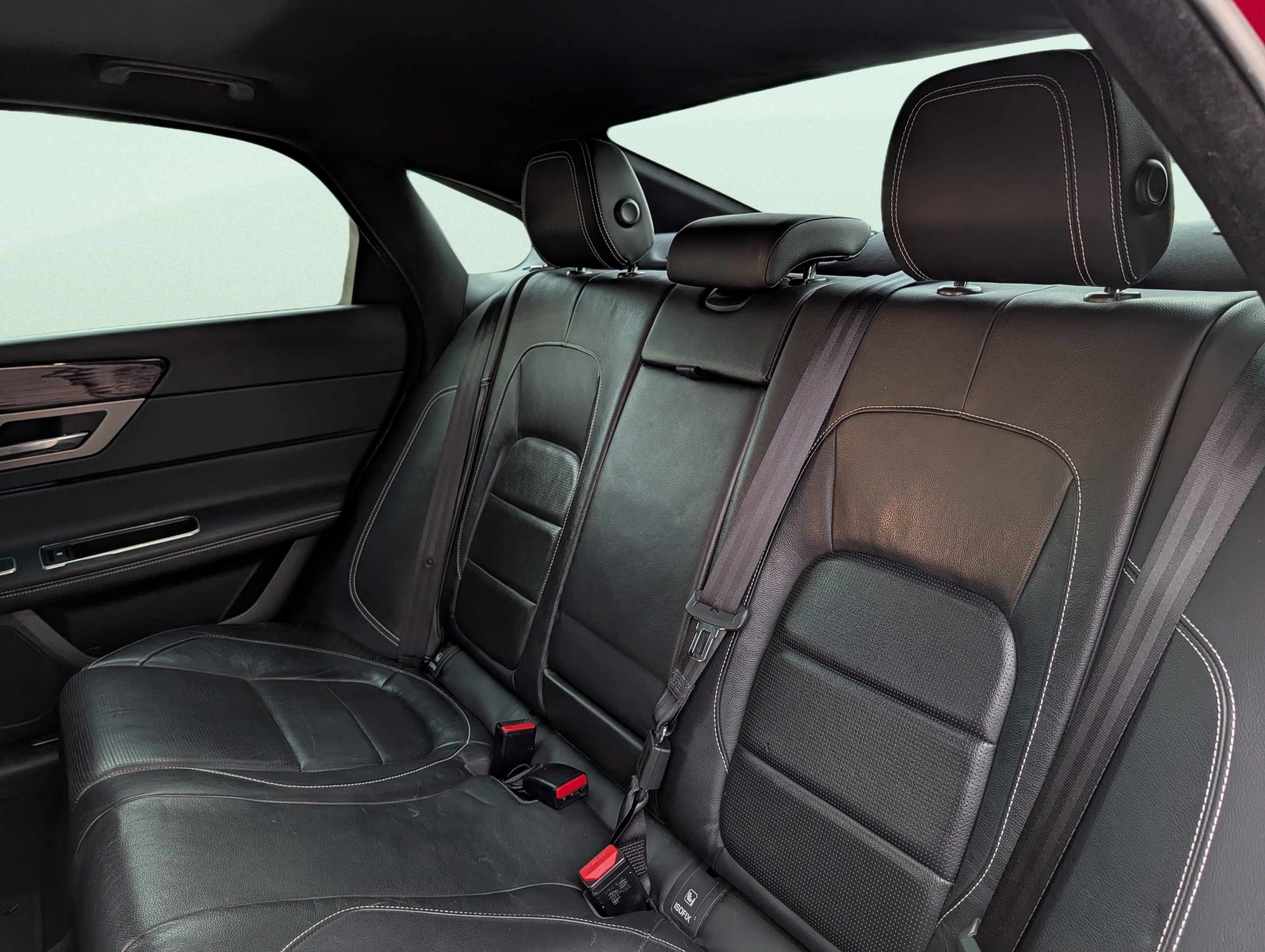 Used 2018 Jaguar XF S RWD image 19