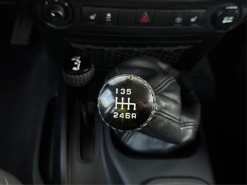 Used 2017 Jeep Wrangler Unlimited Rubicon w/ Connectivity Group image 35