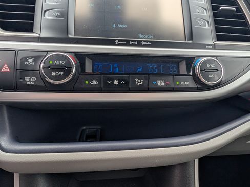 Used 2017 Toyota Highlander Plus AWD/4WD image 23