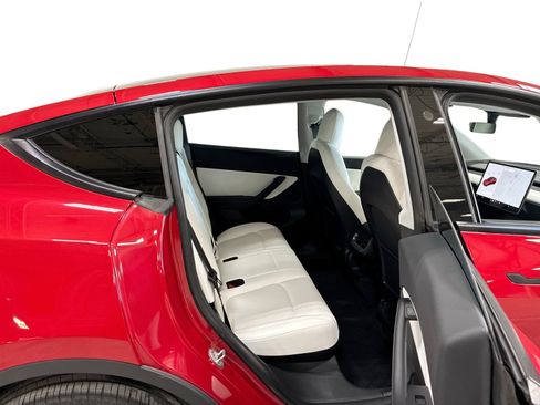 Certified 2021 Tesla Model Y Long Range AWD/4WD image 11