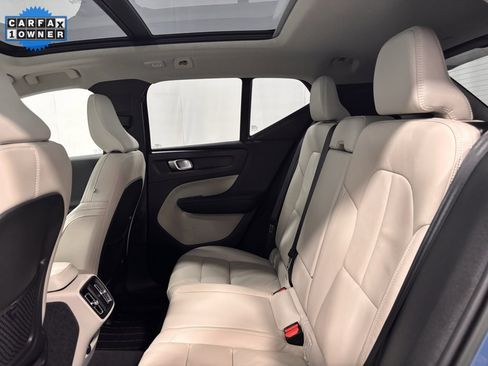 Used 2023 Volvo XC40 B5 Plus image 21