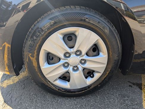 Used 2018 Kia Forte LX image 11