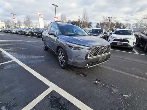 Certified 2022 Toyota Corolla Cross XLE image 11